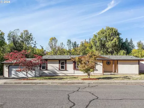 3329 Senecal Creek Dr, Woodburn, OR 97071