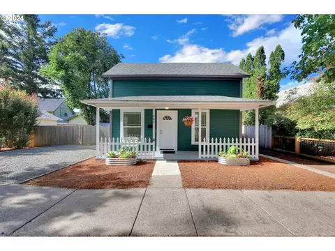 322 D St, Springfield, OR 97477