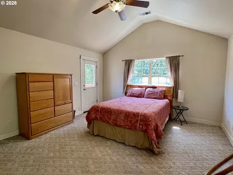 Bedroom - 28544 Crow Rd, Eugene, OR 97402 photo 3 of 4