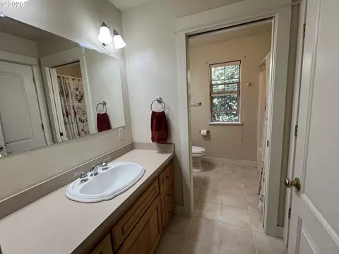 Bath - 28544 Crow Rd, Eugene, OR 97402 photo 4 of 6