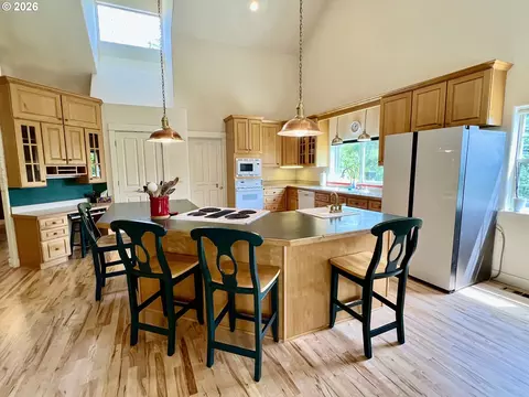 Kitchen - 28544 Crow Rd, Eugene, OR 97402 photo 1 of 2