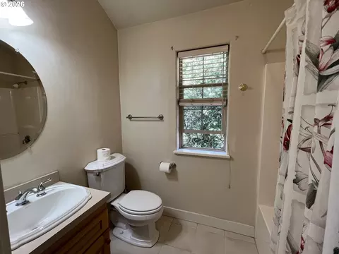 Bath - 28544 Crow Rd, Eugene, OR 97402 photo 5 of 6