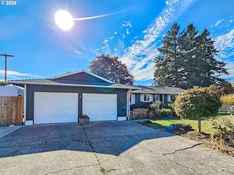 924 NW Baker Creek Rd, Mcminnville, OR 97128