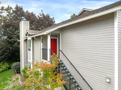 86 Kingsgate Rd #C-201, Lake Oswego, OR 97035