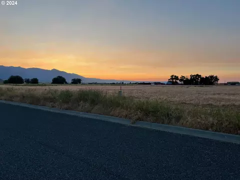 3 E St, Baker City, OR 97814