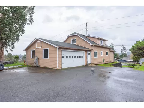 2270 Lewis St, North Bend, OR 97459