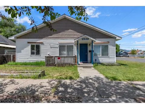 2539 9th St, Baker City, OR 97814