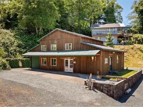 253 S Harbor St, Rockaway Beach, OR 97136