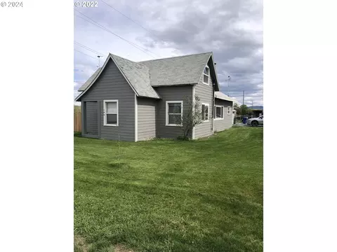 195 F St, North Powder, OR 97867