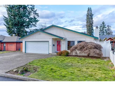 350 E Berkeley St, Gladstone, OR 97027