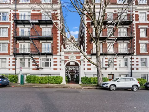 1811 NW Couch St #208, Portland, OR 97209