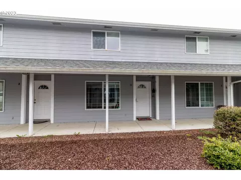 1150 Hemlock St #A3, Florence, OR 97439