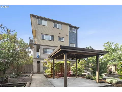 5321 NE Irving St #B, Portland, OR 97213