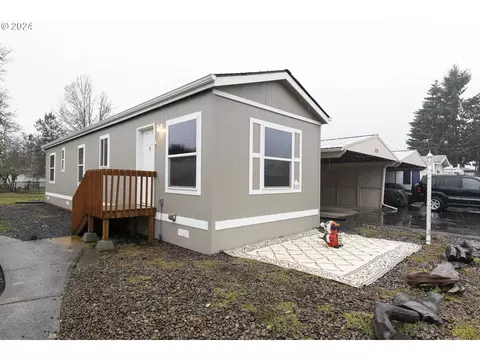 450 SE Lacreole Dr #137, Dallas, OR 97338