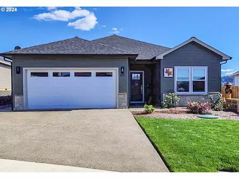 834 Medina Ave, Sutherlin, OR 97479