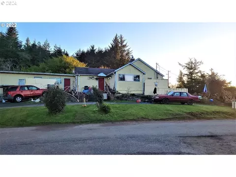 24202440 Woodland Dr, Coos Bay, OR 97420