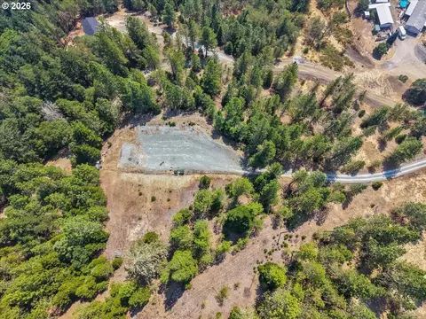2133 Spring Brook Rd, Myrtle Creek, OR 97457