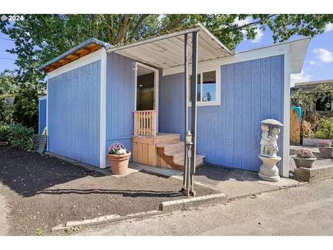 5990 SE King Rd #8, Milwaukie, OR 97222