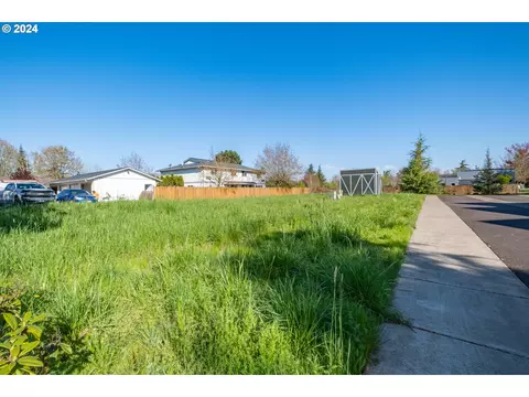 dolores way, Albany, OR 97322
