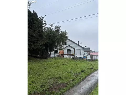 55951 Finley Loop, Coquille, OR 97423