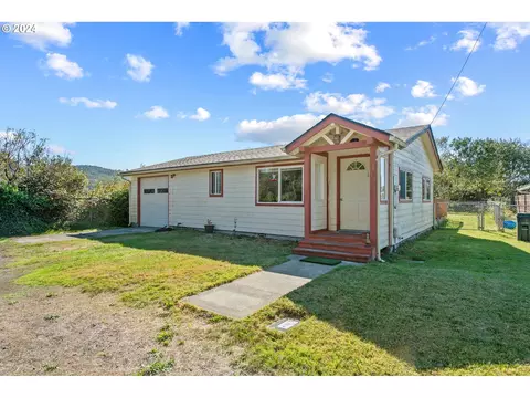 165 S 14th St, Lakeside, OR 97449