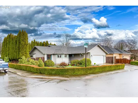 873 Belair Dr, Eugene, OR 97404