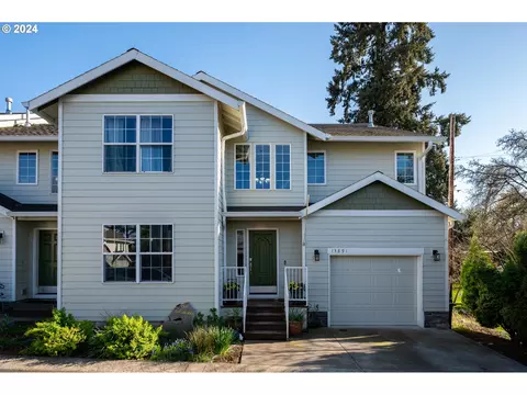 13891 SE Autumn Ridge Ter, Milwaukie, OR 97267
