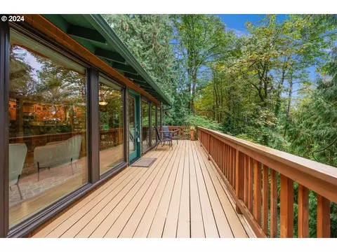 880 SW 61st Dr, Portland, OR 97221