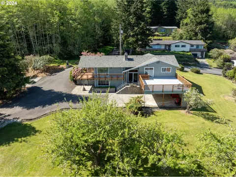 3144 Maple Dr, Reedsport, OR 97467