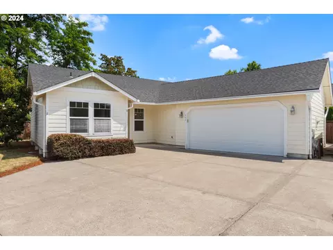 746 North Ct, Woodburn, OR 97071