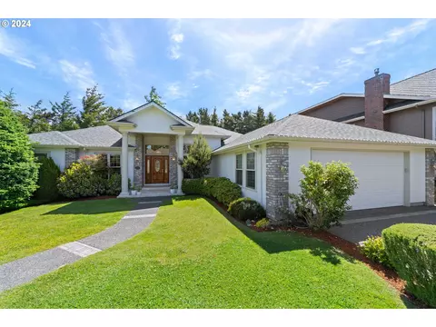 2155 Hayes St, North Bend, OR 97459