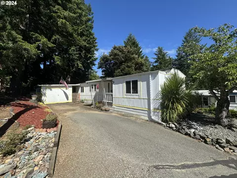 98825 Pleasant Hill Dr #14, Brookings, OR 97415