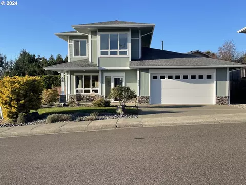 1174 Nautical Ln, Coos Bay, OR 97420