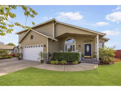 1076 Applegate Pl, Harrisburg, OR 97446