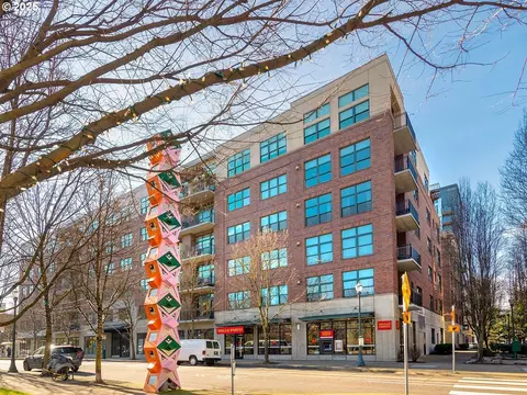 821 NW 11th Ave #101, Portland, OR 97209