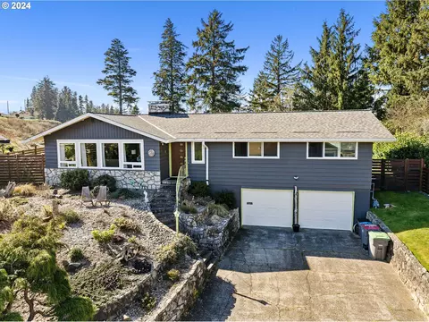 27 Skyline Pl, Astoria, OR 97103