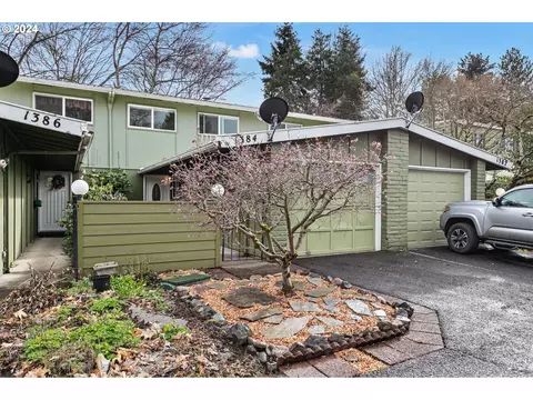 1384 Quaker St, Eugene, OR 97402