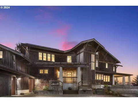 7 Skyline Pl, Astoria, OR 97103