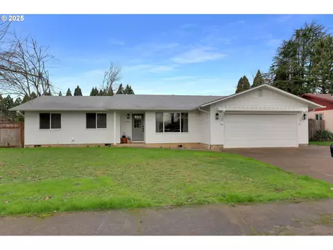 1090 Dixie Dr, Springfield, OR 97478
