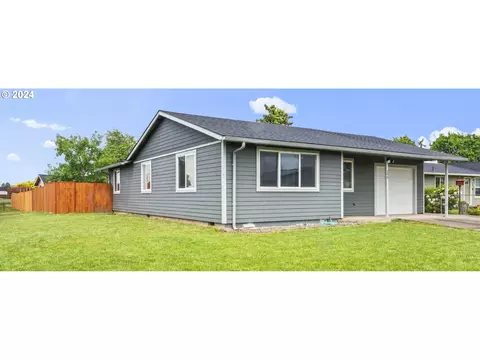 398 Park Ln, Harrisburg, OR 97446