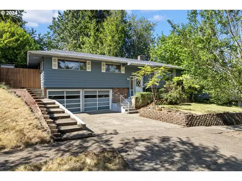2421 SE 103rd Dr, Portland, OR 97216