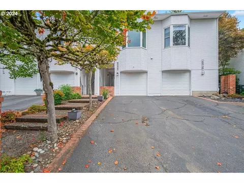 6555 SW Canyon Ct, Portland, OR 97225