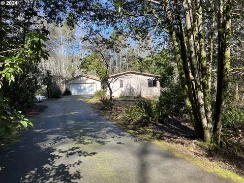 16776 Salmonberry Rd, Brookings, OR 97415