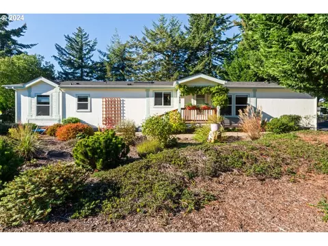 935 30th Way, Florence, OR 97439