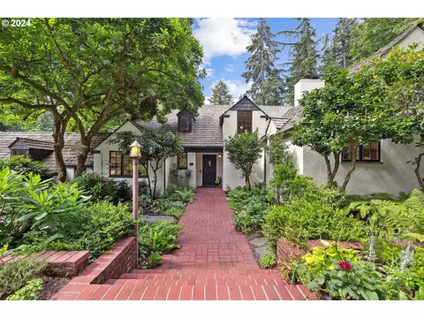 1032 Westward Ho Rd, Lake Oswego, OR 97034