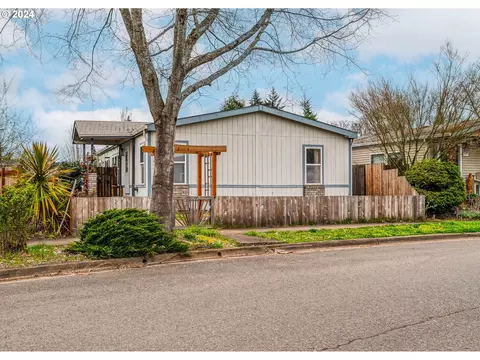 1311 Bramblewood Ln, Eugene, OR 97404