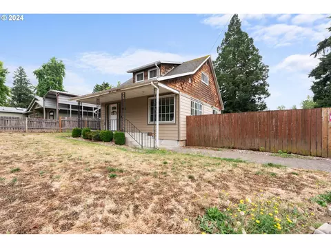 6722 SE Clackamas Rd, Milwaukie, OR 97267