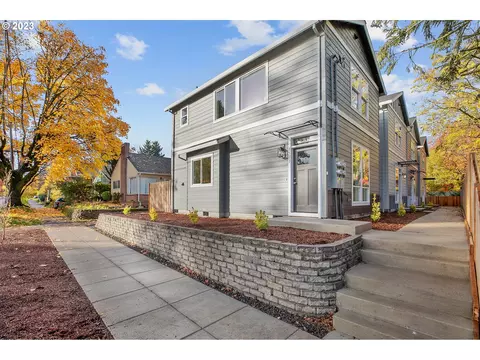 8515 SE Yamhill St, Portland, OR 97216