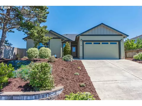 1841 Garfield St, North Bend, OR 97459