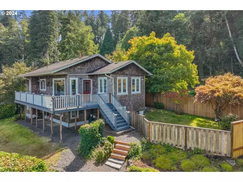 5118 Leif Erikson Dr, Astoria, OR 97103